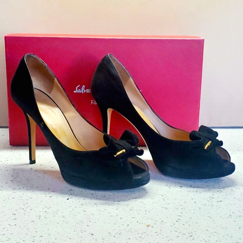 Salvatore Ferragamo Rosella Nero Suede Black Pumps